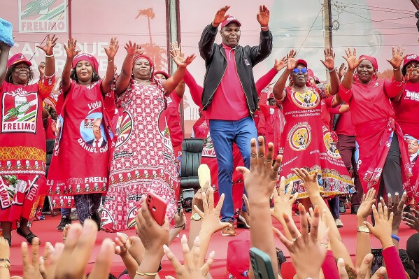 Supporters take part in a ruling party rally for presidential candidate Daniel Chapo, centre, ahead of elections, in Maputo, Mozambique, Sunday, Oct. 6, 2024. (AP Photo/Carlos Uqueio)