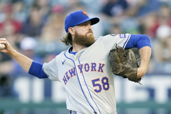 FILE - New York Mets starting pitcher Paul Blackburn throws during the first inning of a baseball game against the Los Angeles Angels, Friday, Aug. 2, 2024, in Anaheim, Calif. (AP Photo/Ryan Sun, File)