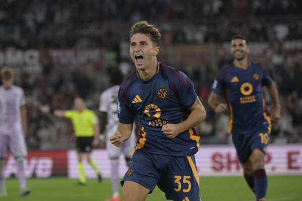 AS Roma's Tommaso Baldanzi celebrates after scoring goal 3-0 during the Serie A soccer match between AS Roma and Udinese at the Olympic stadium in Rome, Sunday, Sept. 22, 2024. (Fabrizio Corradetti/LaPresse via AP)