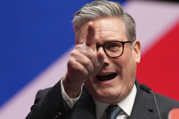 El primer ministro británico, Keir Starmer, habla en la Conferencia del Partido Laborista en Liverpool, Inglaterra, el martes 24 de septiembre de 2024. (AP Foto/Jon Super)